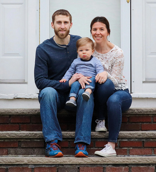 Familie de Vries in hun woonkamer